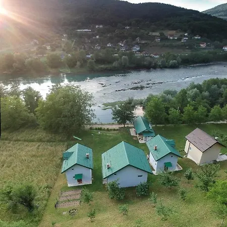 Idyllic River Front Holiday - Tisine Ferienhaus *