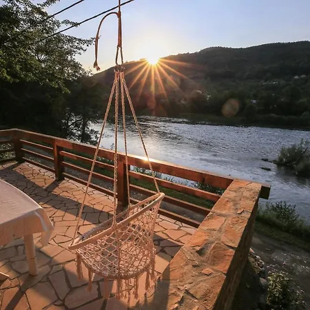 Idyllic River Front Holiday - Tisine Ferienhaus *