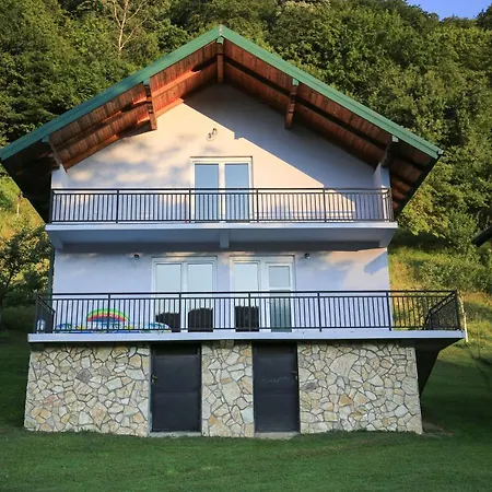 Idyllic River Front Holiday - Tisine Ferienhaus